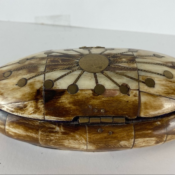 Over Wood box with Brass and velvet inlay - Picture 8 of 8